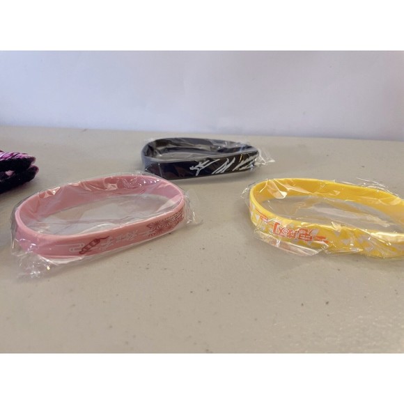 Demon Slayer Anime Merch Gift Set - NEW - Picture 4 of 15